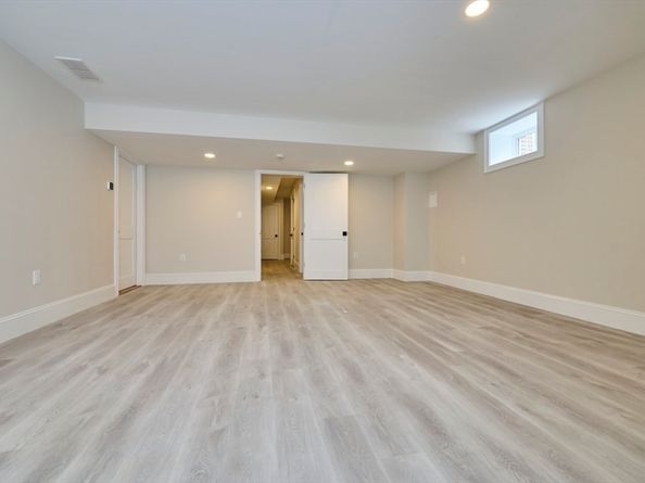 51 Greeley Cir, Arlington MA 02474