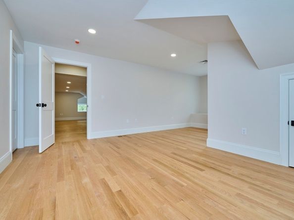 51 Greeley Cir, Arlington MA 02474