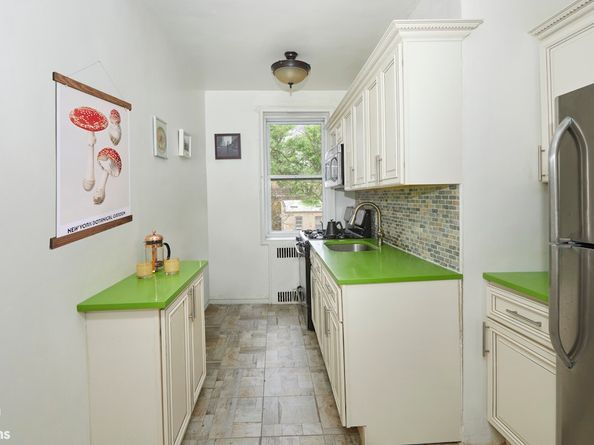 435 Ocean Parkway 3K, Brooklyn NY 11218