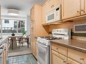 315 West 70th Street 2D, New York NY 10023