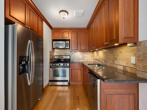 216 Calyer Street 2A, Brooklyn NY 11222