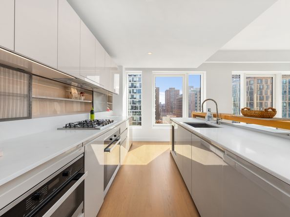 202 Broome Street 9M, New York NY 10002