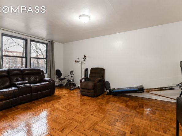 33-24 Junction Boulevard 1R, Queens NY 11372