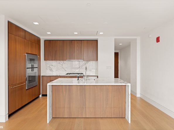 242 Broome Street 14D, New York NY 10002