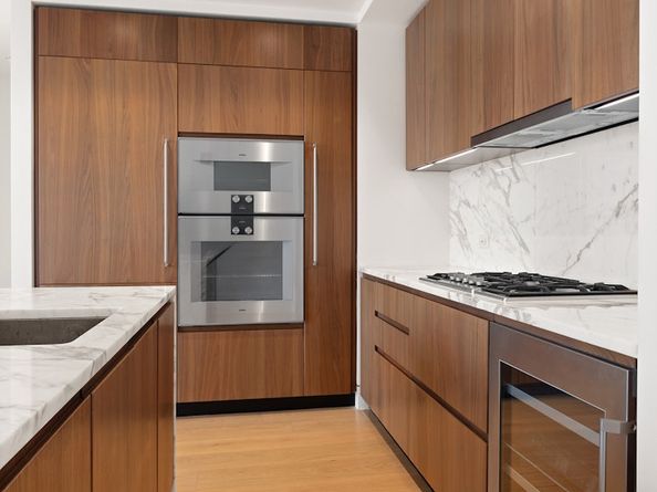 242 Broome Street 14D, New York NY 10002