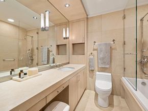 700 Park Avenue 9A, New York NY 10021