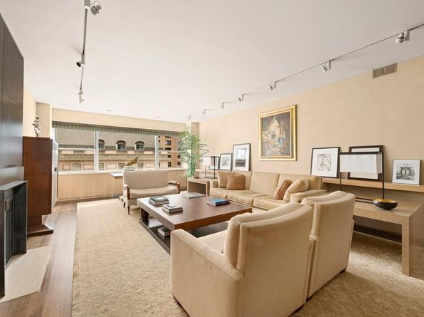 700 Park Avenue 9A, New York NY 10021