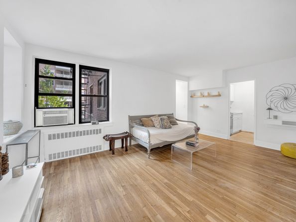 54 East 8th Street 3L, New York NY 10003