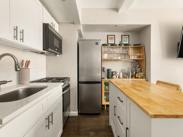 25 Tudor City Place 322, New York NY 10017