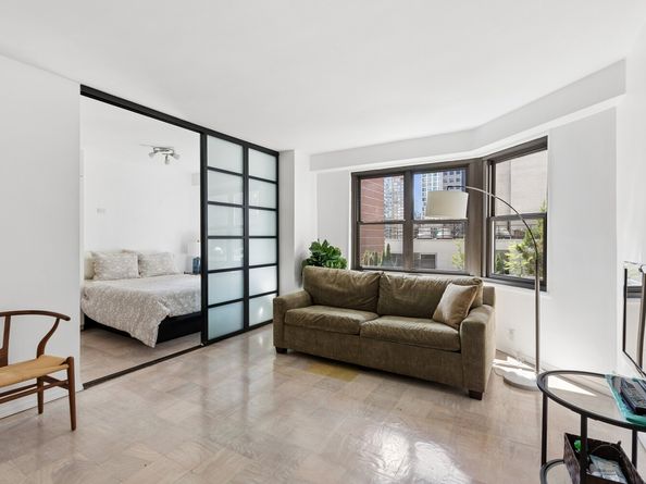 220 East 57th Street 14B, New York NY 10022
