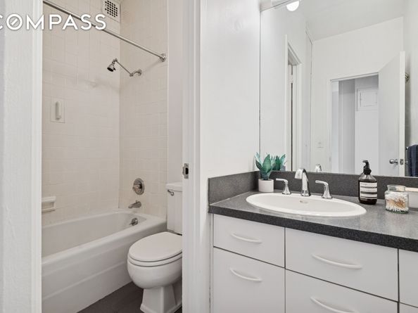 60 East 8th Street 6D, New York NY 10003