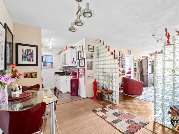 201 East 21st Street 10H, New York NY 10010