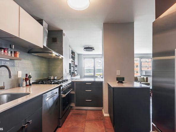 4525 Henry Hudson Parkway W B1003, Bronx NY 10471