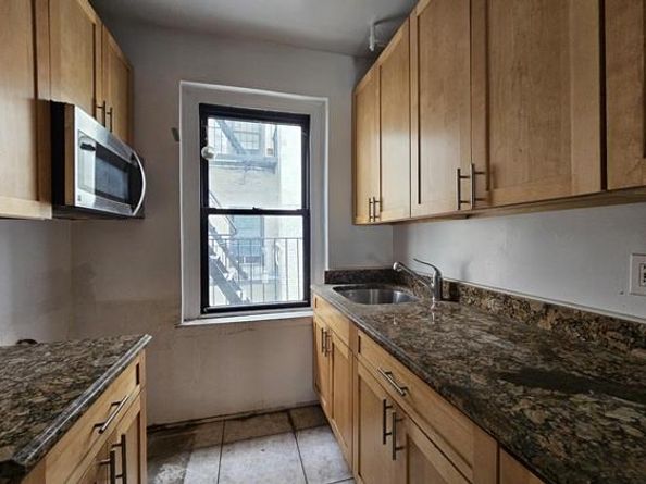 21-27 33rd Street 3A, Queens NY 11105