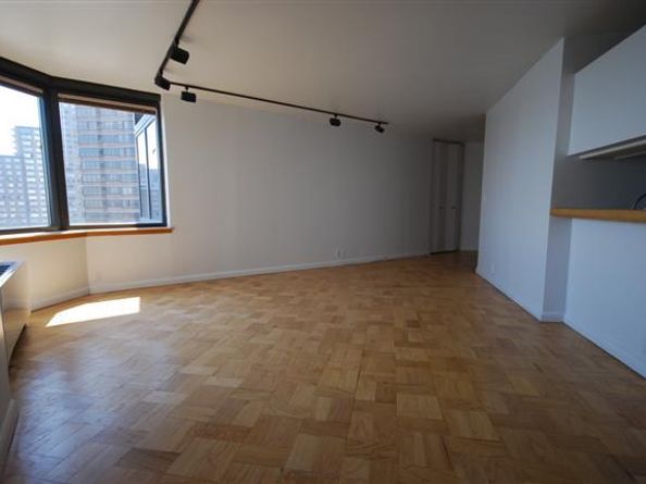 415 East 37th Street 15D, New York NY 10016