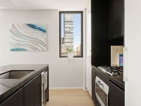 121 East 22nd Street N1702, New York NY 10010