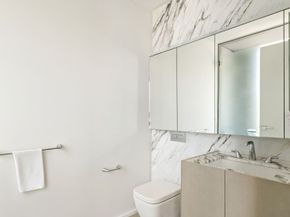 121 East 22nd Street N1702, New York NY 10010