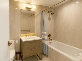 3 Court Square 2010, Queens NY 11101