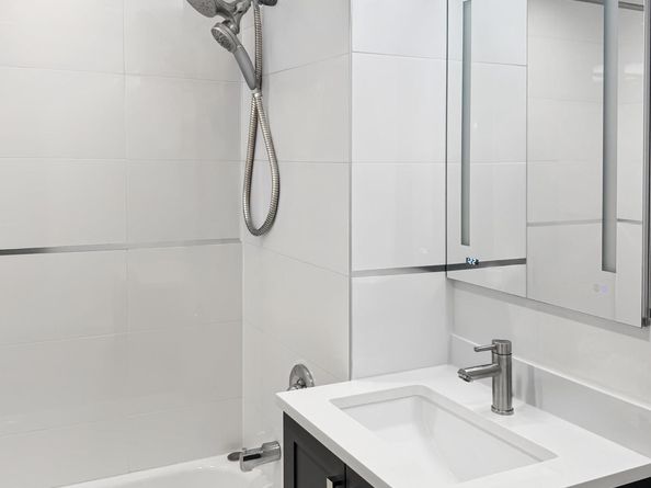 31-22 29th Street 2B, Queens NY 11106