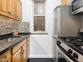 320 East 35th Street 6F, New York NY 10016