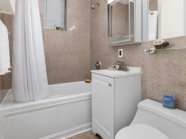 320 East 35th Street 6F, New York NY 10016