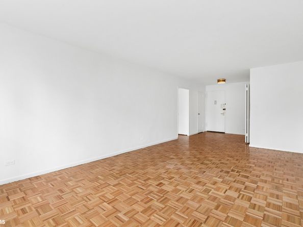 525 East 82nd Street 8D, New York NY 10028