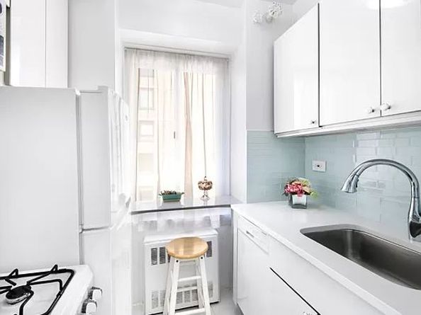 225 East 46th Street 12G, New York NY 10017