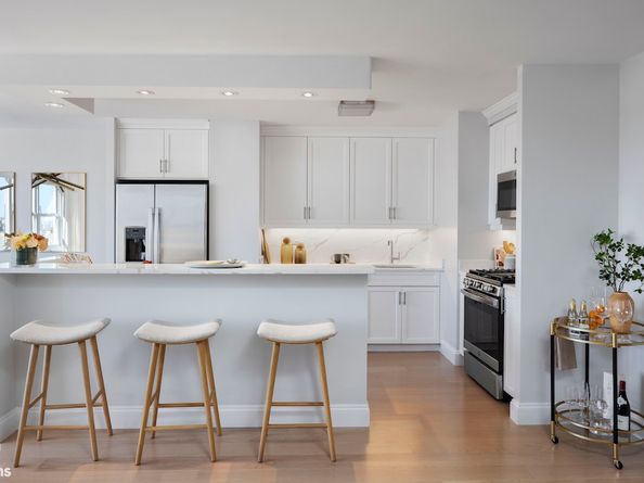 155 West 68th Street 2006, New York NY 10023