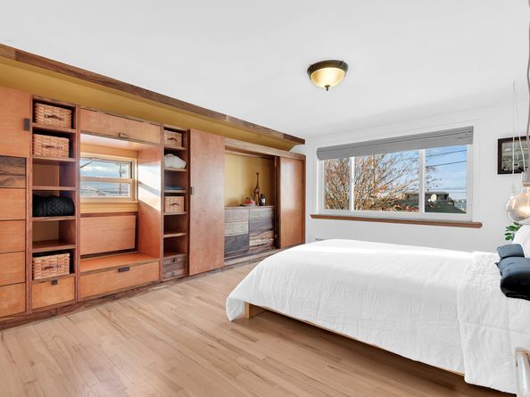 345 Dormans Court, Queens NY 11693