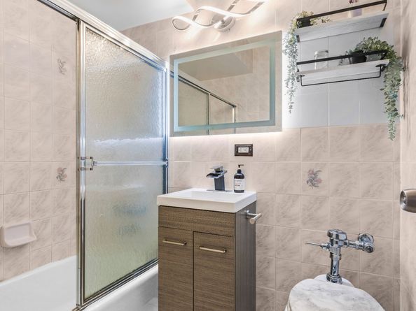 1874 Pelham Parkway S 5B, Bronx NY 10461