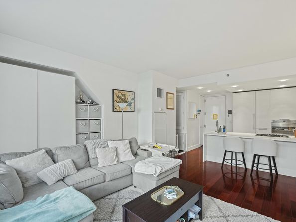 5-19 Borden Avenue 1C, Queens NY 11101