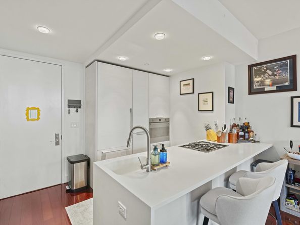 5-19 Borden Avenue 1C, Queens NY 11101