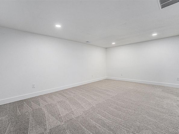 299 Salem Court, Aurora CO 80011