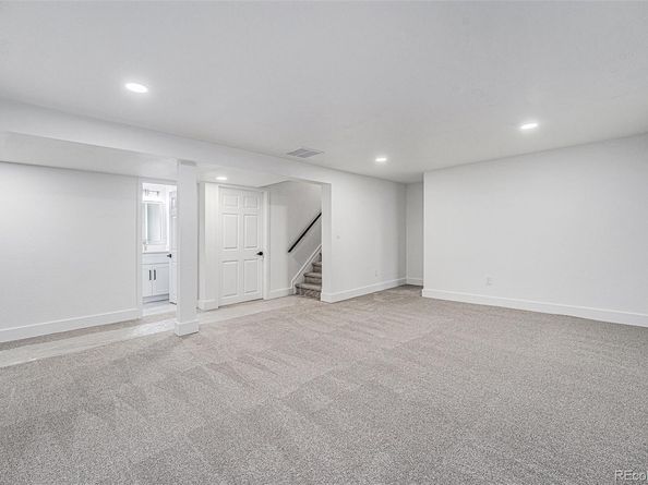 299 Salem Court, Aurora CO 80011
