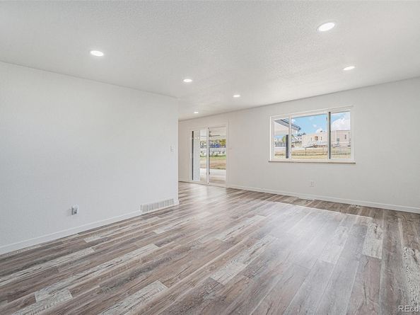 299 Salem Court, Aurora CO 80011