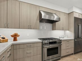 425 First Street 14, Los Altos CA 94022