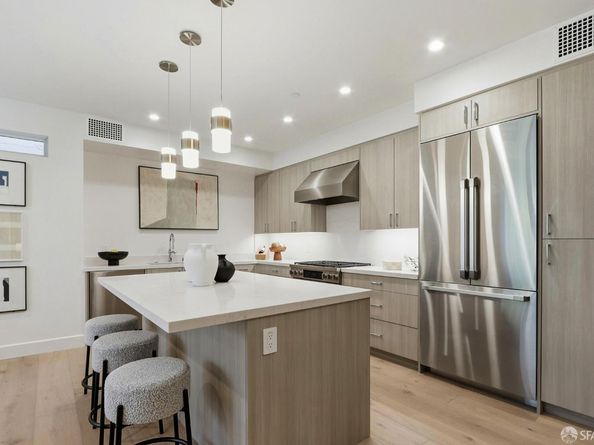 425 First Street 14, Los Altos CA 94022