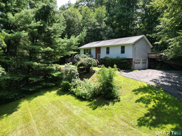 8 Old Bridge Road W, New Fairfield CT 06812