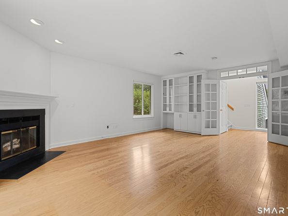 13 Glen Ridge 13, Wilton CT 06897