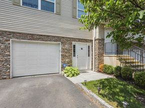 27 Riverview Court 27, Brookfield CT 06804
