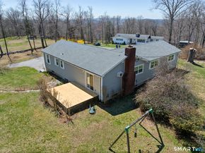 9 Evas Drive, Brookfield CT 06804