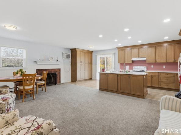 9 Evas Drive, Brookfield CT 06804