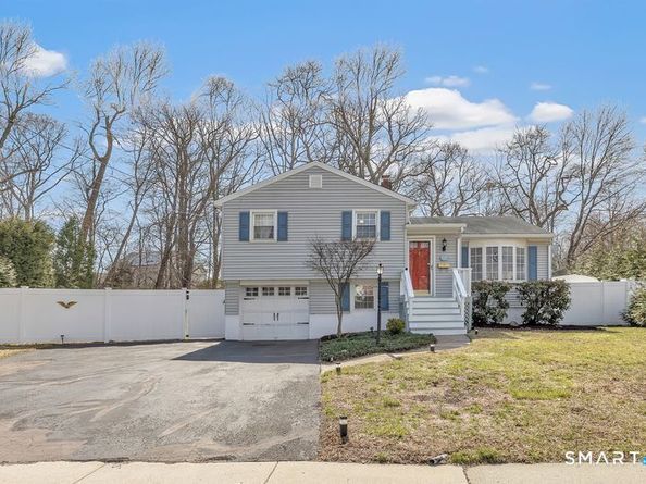 52 Robin Lane, Fairfield CT 06824