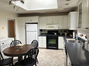 1 Greenlea Lane, Weston CT 06883