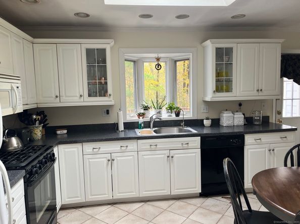 1 Greenlea Lane, Weston CT 06883