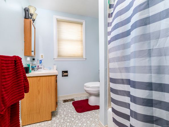 107 Lockwood Avenue APT 1B, Stamford CT 06902