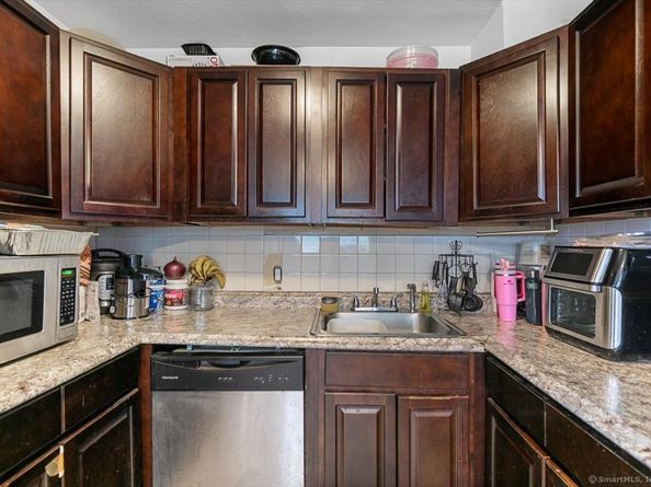 11 Bedford Avenue APT J2, Norwalk CT 06850