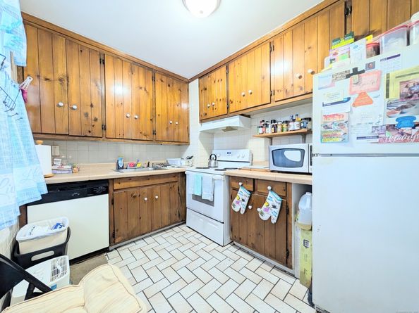 901 William Street APT B, Bridgeport CT 06608
