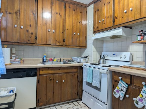 901 William Street APT B, Bridgeport CT 06608