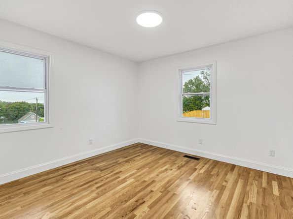 16 Oakdale Street, Bridgeport CT 06606